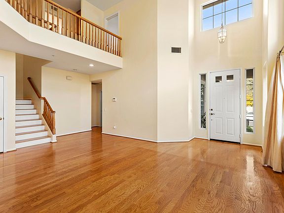 4th image of 1332 Canterbury Ln