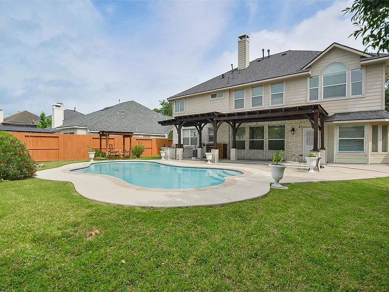 15707 Sandisfield Ln — Photo 29