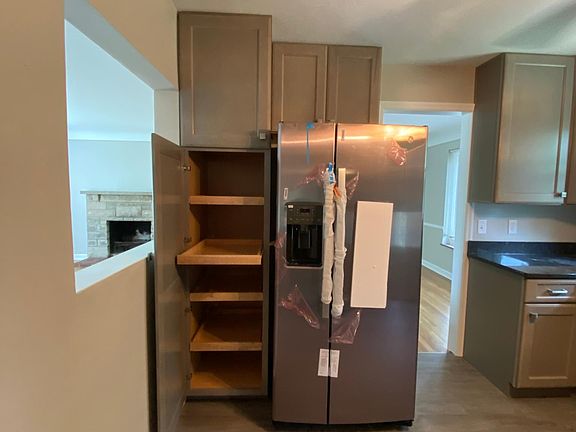 Kitchen (newly renovated kitchen with all new appliances)