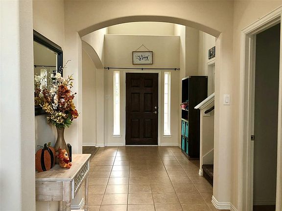 3rd image of 215 Harbor Bend Ln