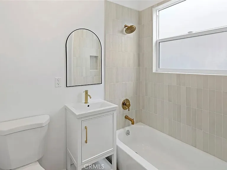 1827 E 4th St #2 — Photo 15
