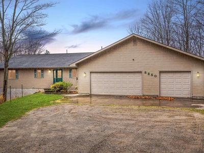 8850 E Bahle Rd, Suttons Bay, MI, 49682