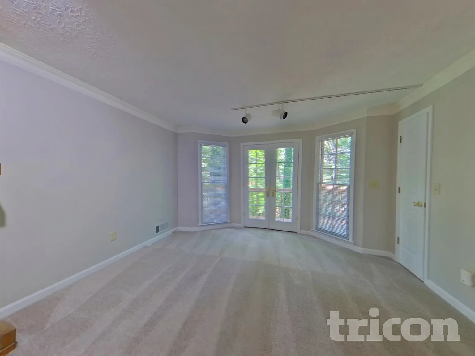 325 Ridge Ct Roswell GA — Photo 2