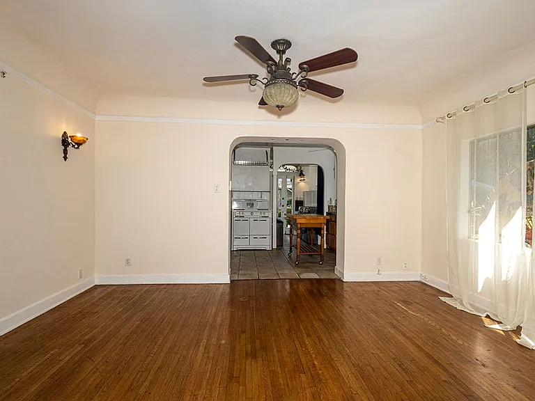 812 N June St — Photo 4
