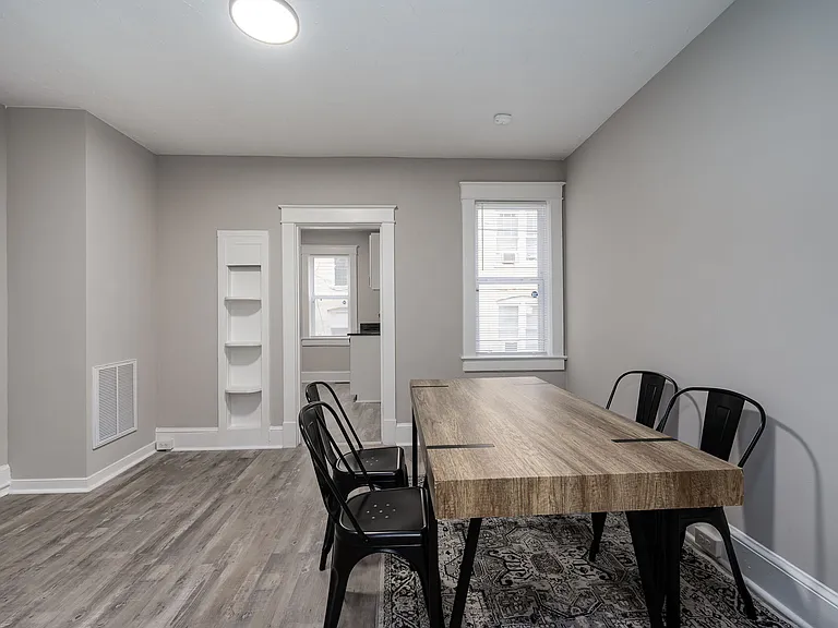 1015 Bank St — Photo 5