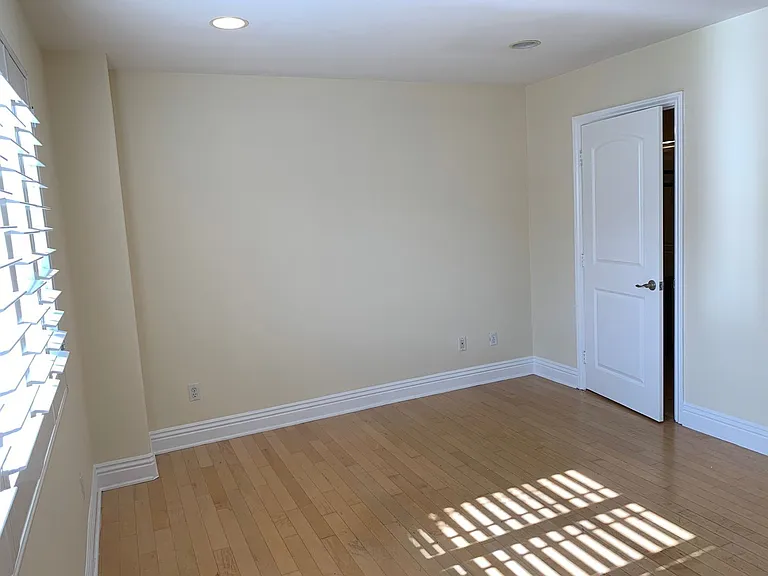 10652 Bloomfield St #1-4 — Photo 13