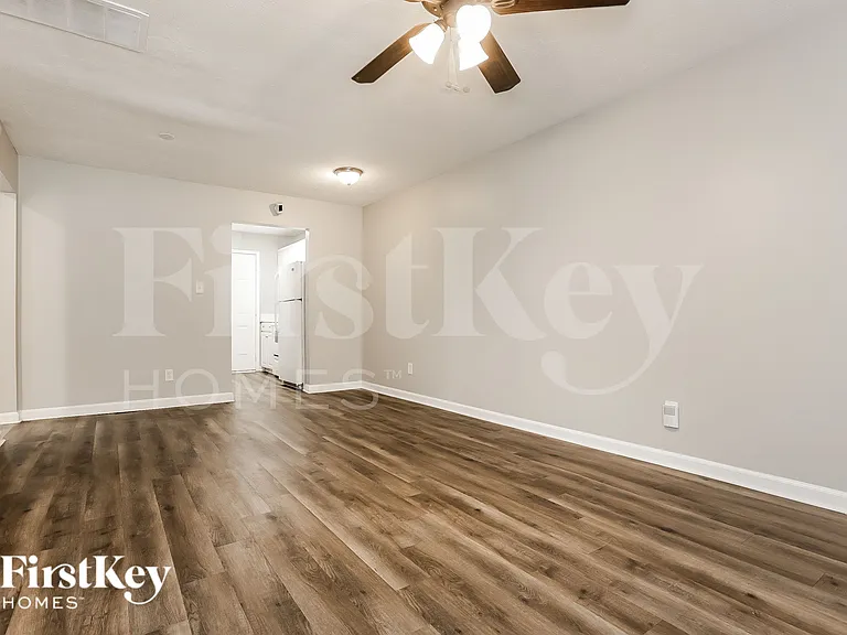 1910 Brownsville Rd #2 — Photo 2