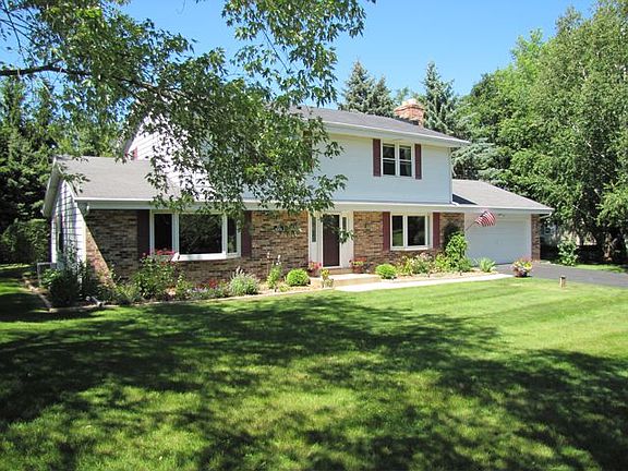 2nd image of N73W26656 Thousand Oaks Dr