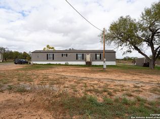 494 las palomas, Lytle, TX 78052