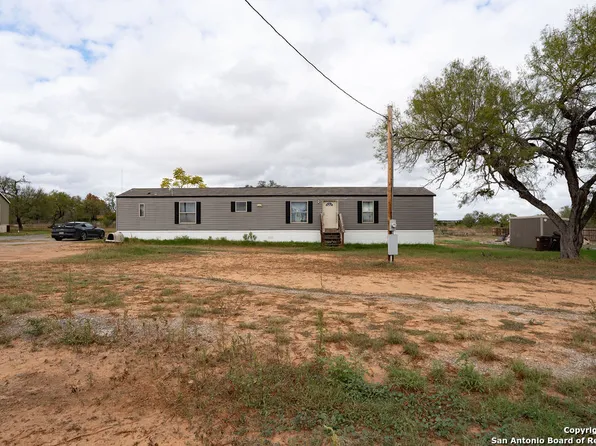 494 las palomas, Lytle, TX 78052