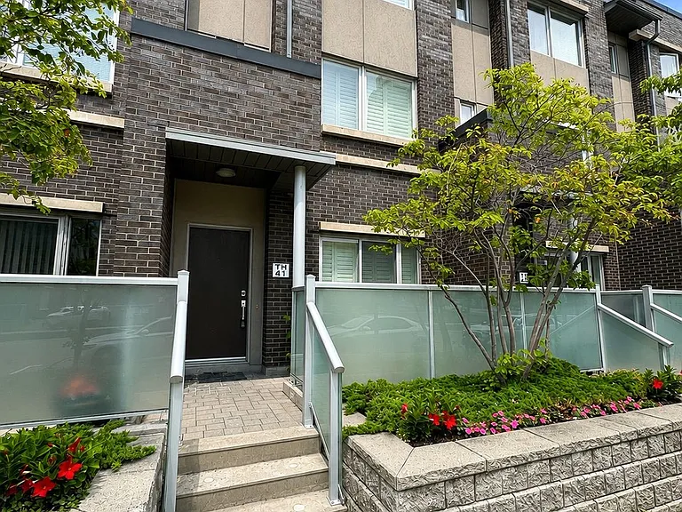 330 Village Green Sq #41 — Photo 2