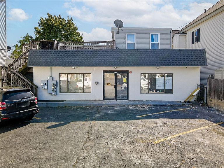 Listing photo 2