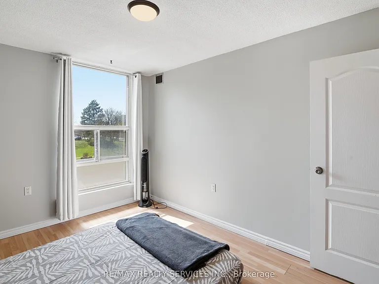 18 Knightsbridge Rd #304 — Photo 23