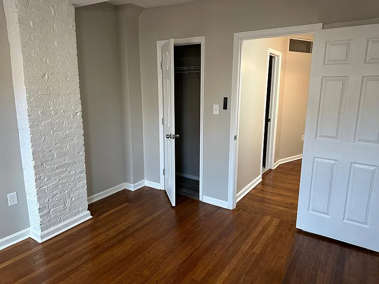 1204 W Cross St — Photo 22