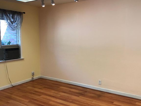 3rd image of 2145 Lincoln Ave