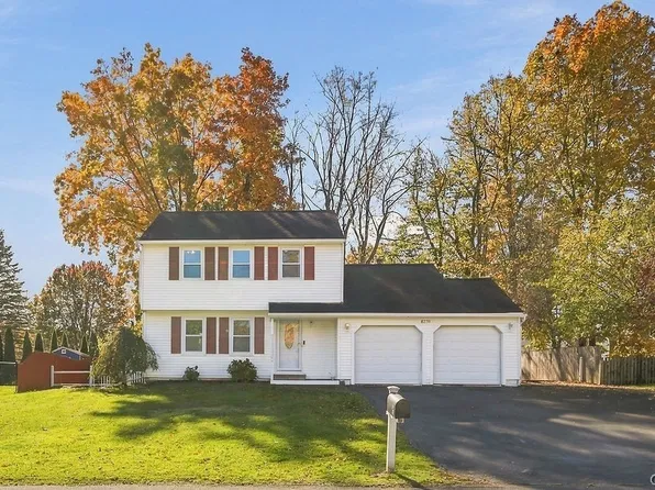 8231 Coconut Tree Dr, Liverpool, NY 13090