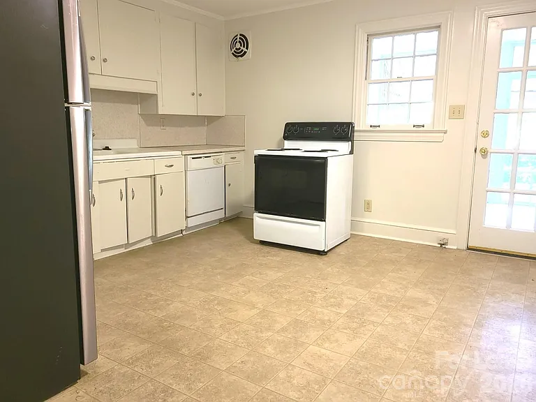 2245 Crescent Ave #1 — Photo 3