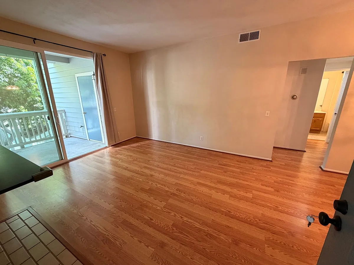 Building Photo - 3395 Pinewood Ter #202