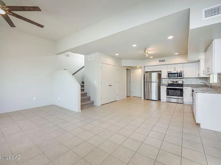 848 E Park Modern Dr — Photo 3