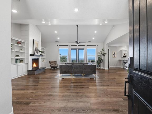 3rd image of 5072 Banca Ct