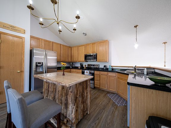 3rd image of 8026 Stratford Cir S