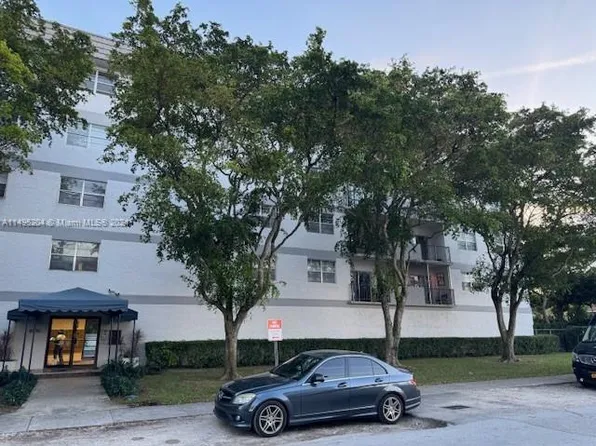 8950 NE 8th Ave APT 401, Miami, FL 33138