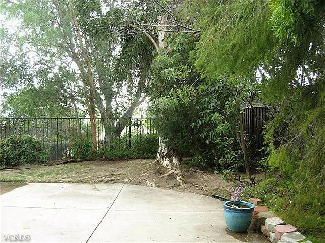 523 N Park Springs Ct — Photo 11