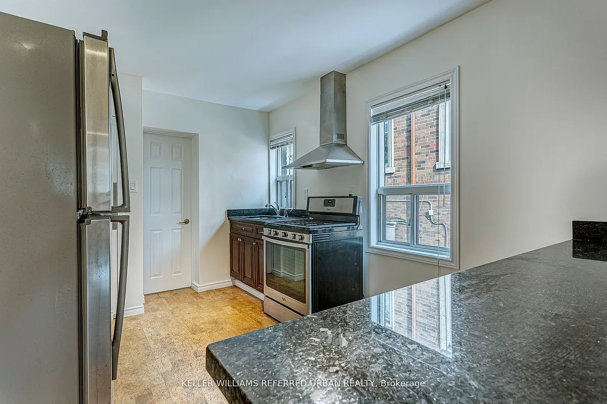 Building Photo - 2976 Lake Shore Blvd W #2