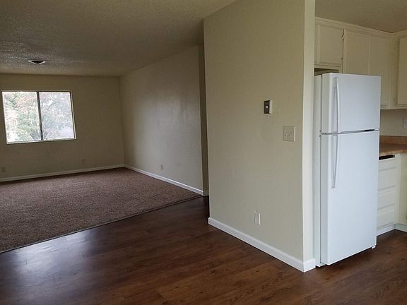 3rd image of 1299 Melton Dr