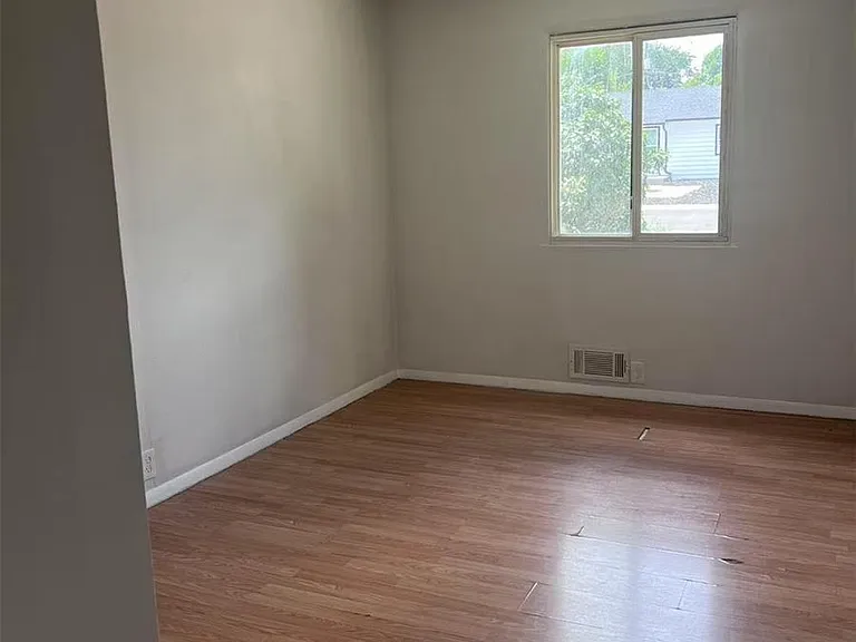 556 Wolff St — Photo 7