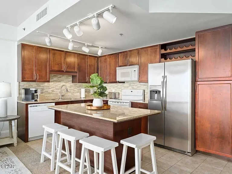 9860 S Thomas Dr #702 — Photo 14