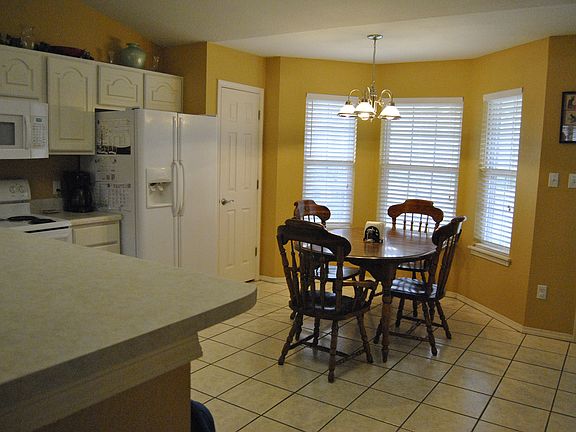 Eat-in Kitchen