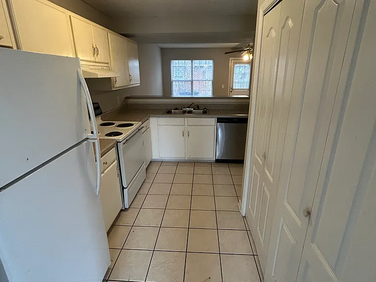 1525 Middleborough Ct — Photo 14