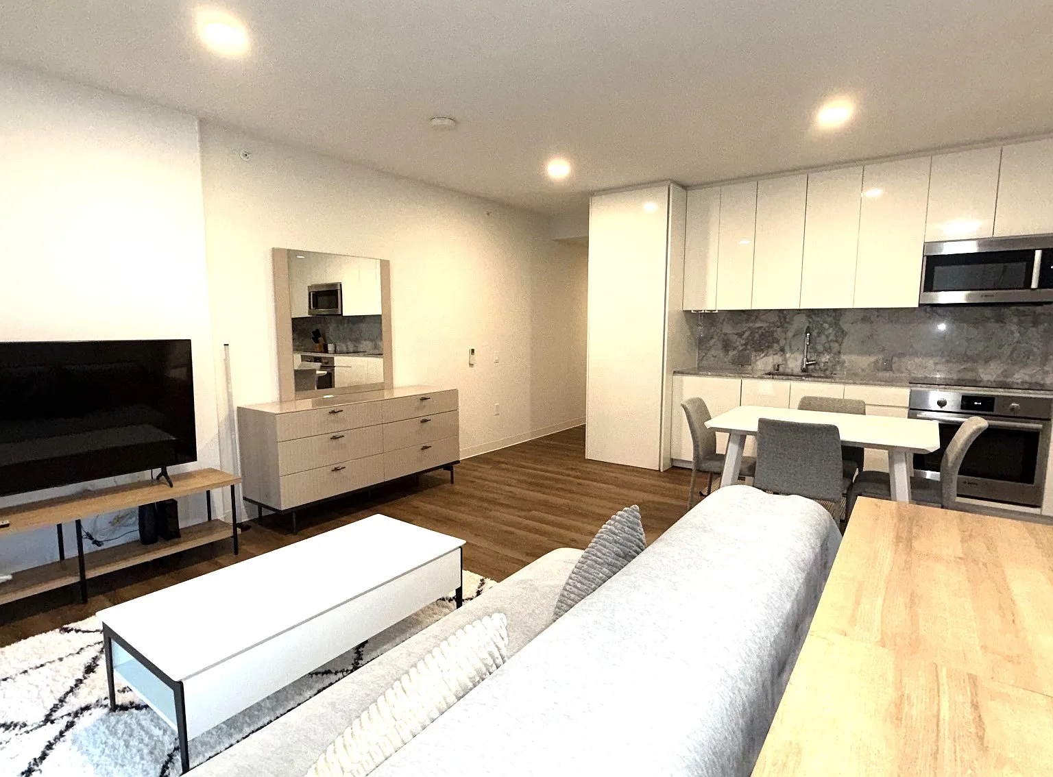 1 bed, 590 sqft, $3,600 — Photo 2