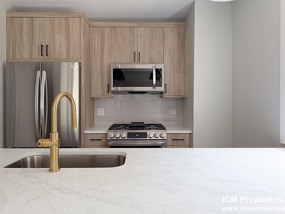 5th image of 2624 N Rockwell St #2