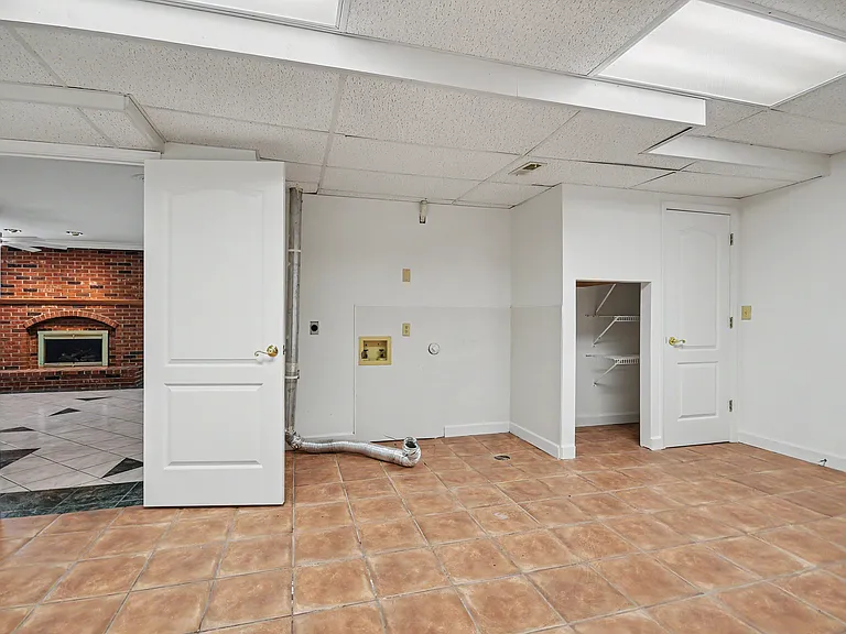 102 Lexington Ln — Photo 26