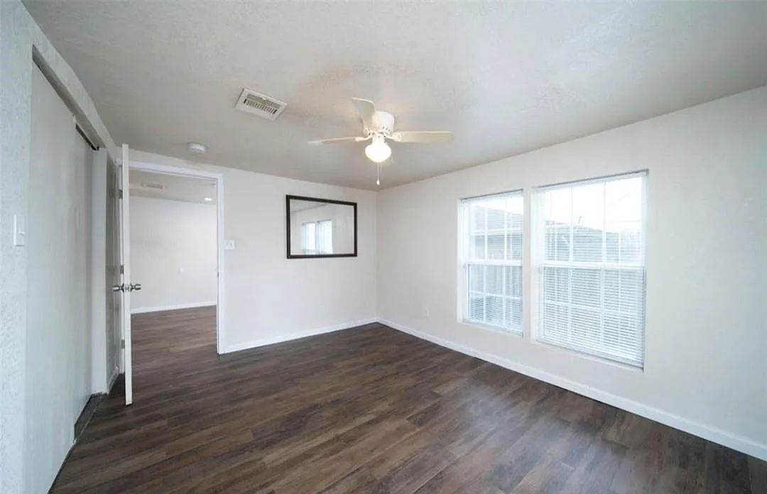 4 bed, 2.0 bath, 2650 sqft, $1,925 — Photo 3