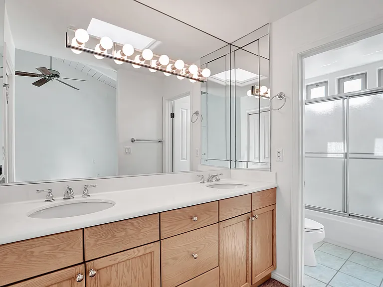 14101 Dickens St #10 — Photo 18