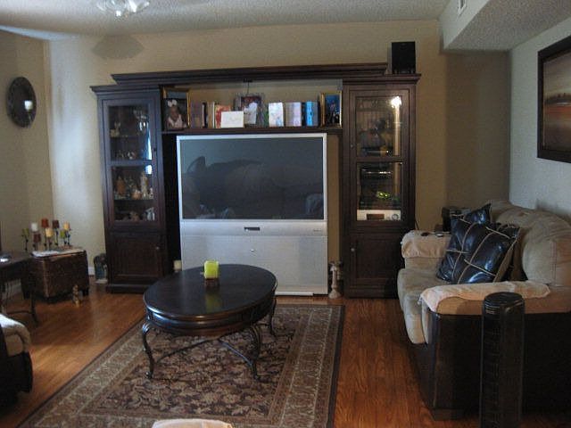 2nd image of 1208 W East Catt