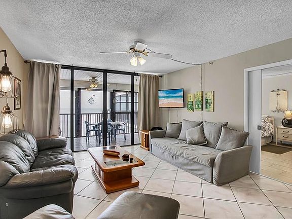 4th image of 15462 GULF BOULEVARD #903