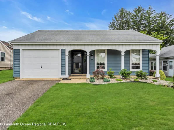 22 Woodstock Lane, Manchester, NJ 08759