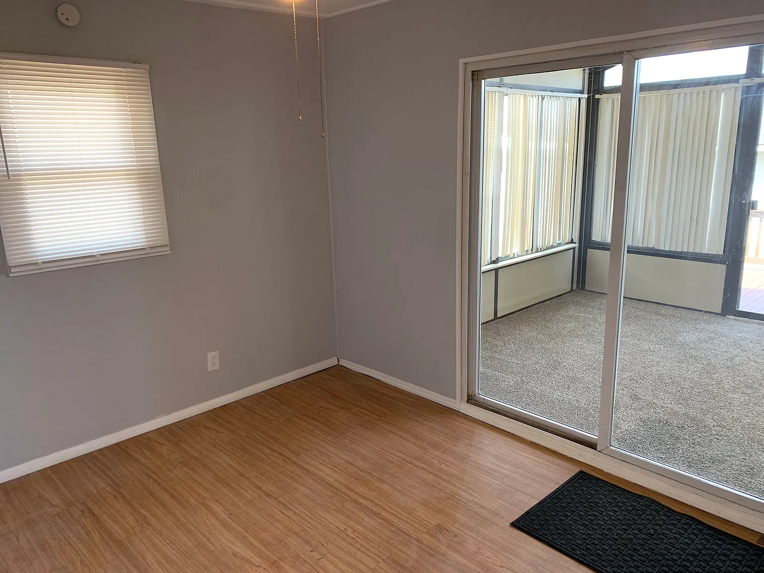 3 bed, 920 sqft, $935 — Photo 3