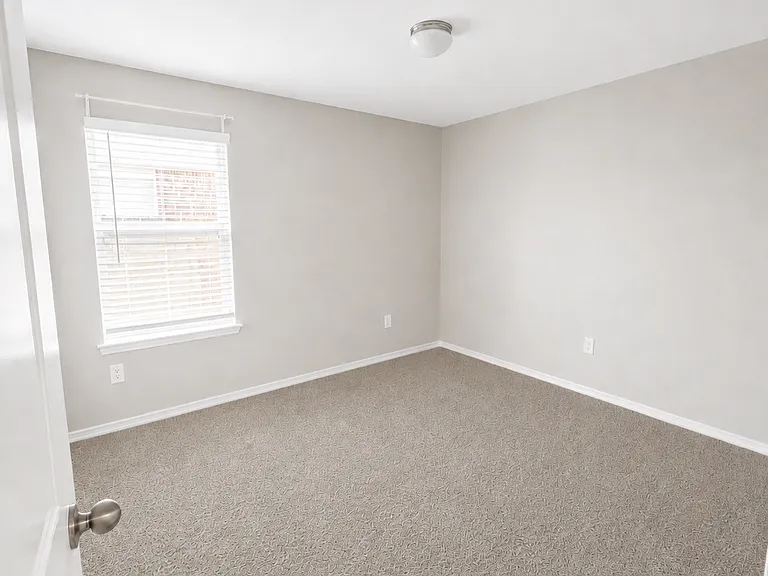 3903 Pioneer Dr — Photo 14