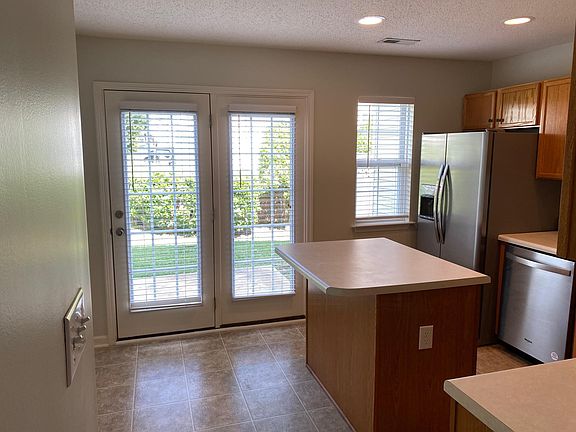 5th image of 1147 Oak Blossom Way