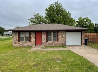 104 S 3rd St, Sanger, TX 76266