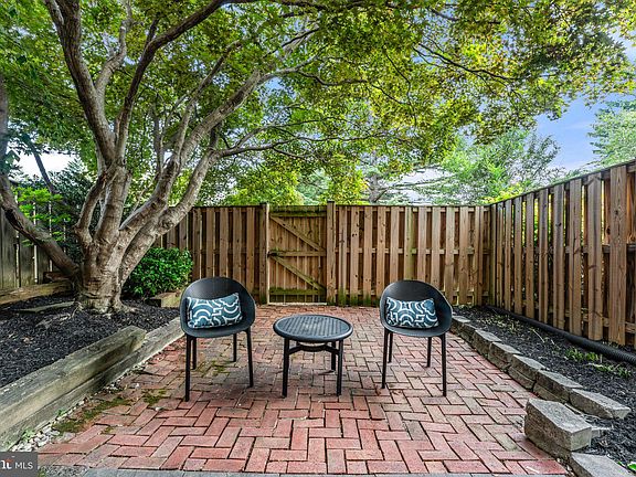 3rd image of 5548 Paxford Ct
