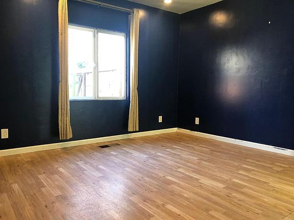 5th image of 2790 Garden Ave