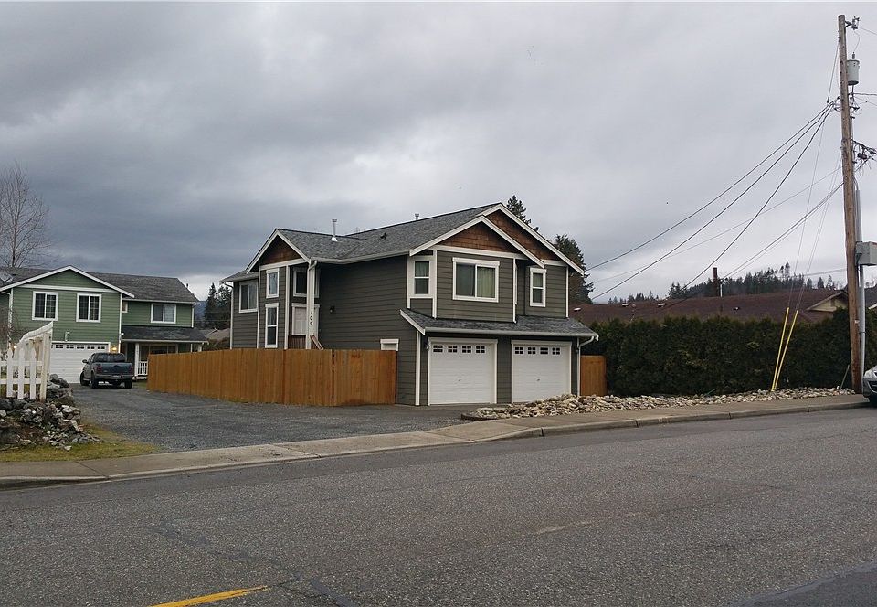 1st image of 109 E Pioneer St