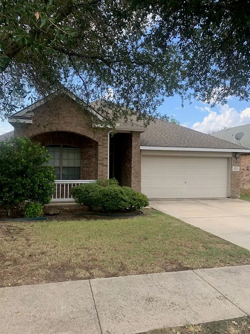 Available Now - 3 Bedroom 2- Bath Home — Photo 2