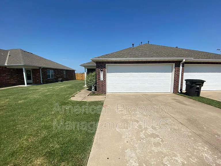 4716 NE Wisconsin St — Photo 2